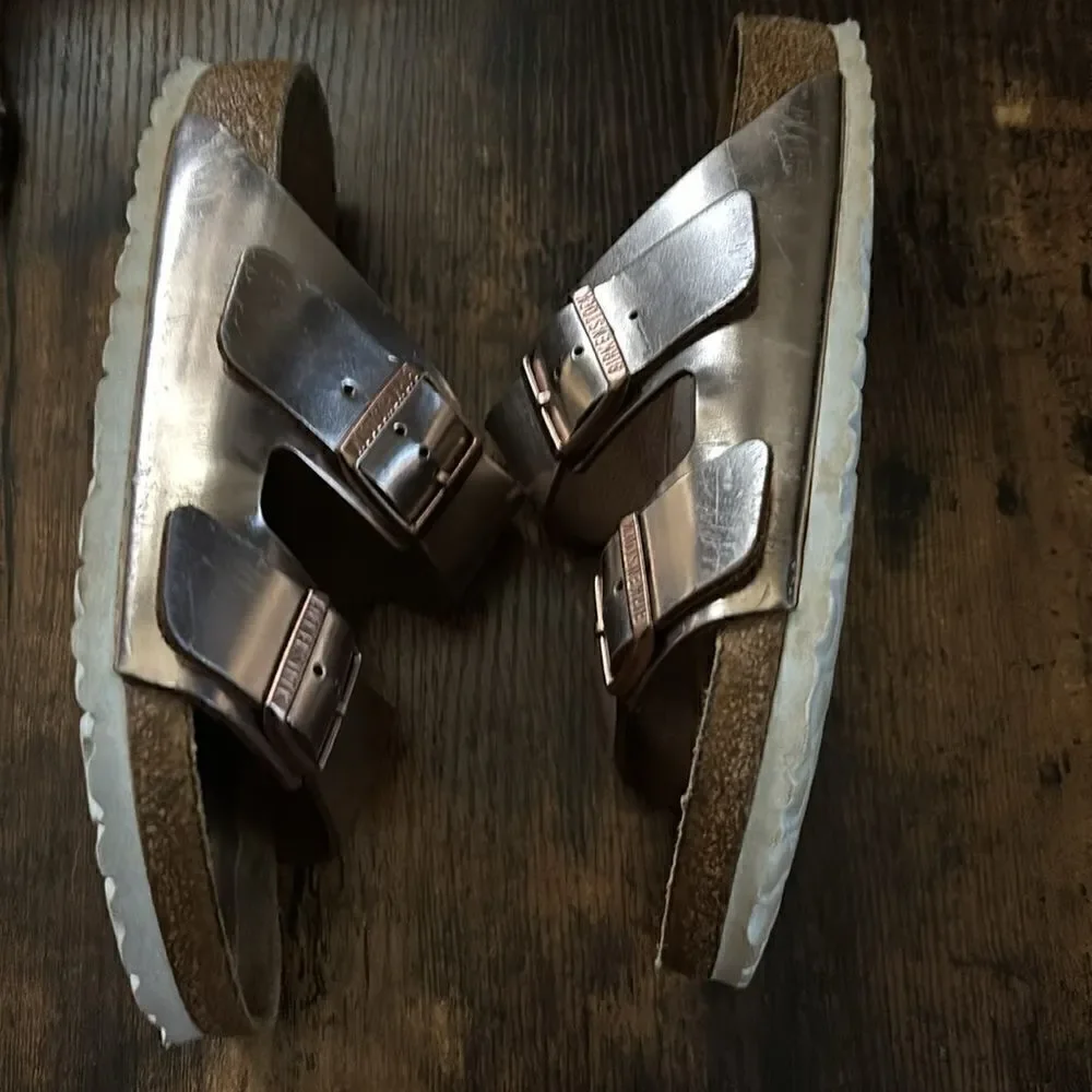 Birkenstock Arizona Soft Footbed
Leather Sandals in Metallic Copper Size 39 - Picture 9 of 15